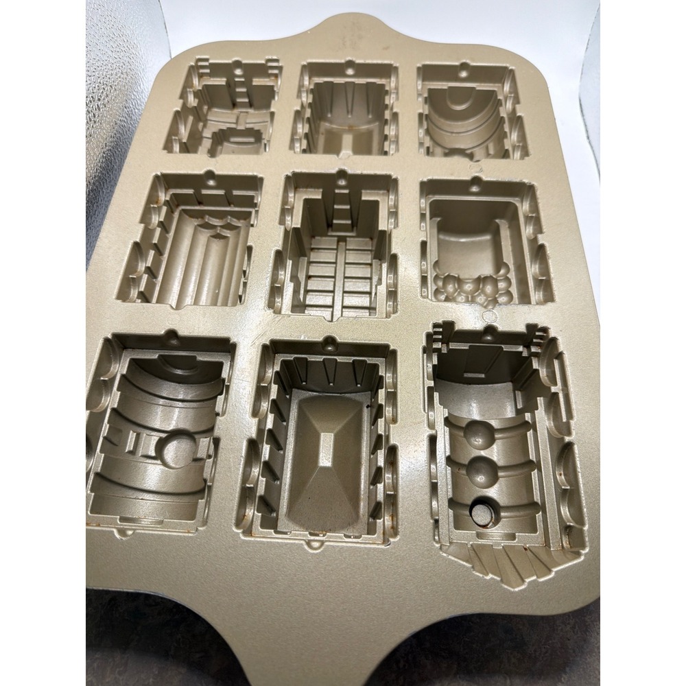 Nordic Ware Train Cake Pan Gold Cast Aluminum 9 Slot Locomotive Bundt Pan USA